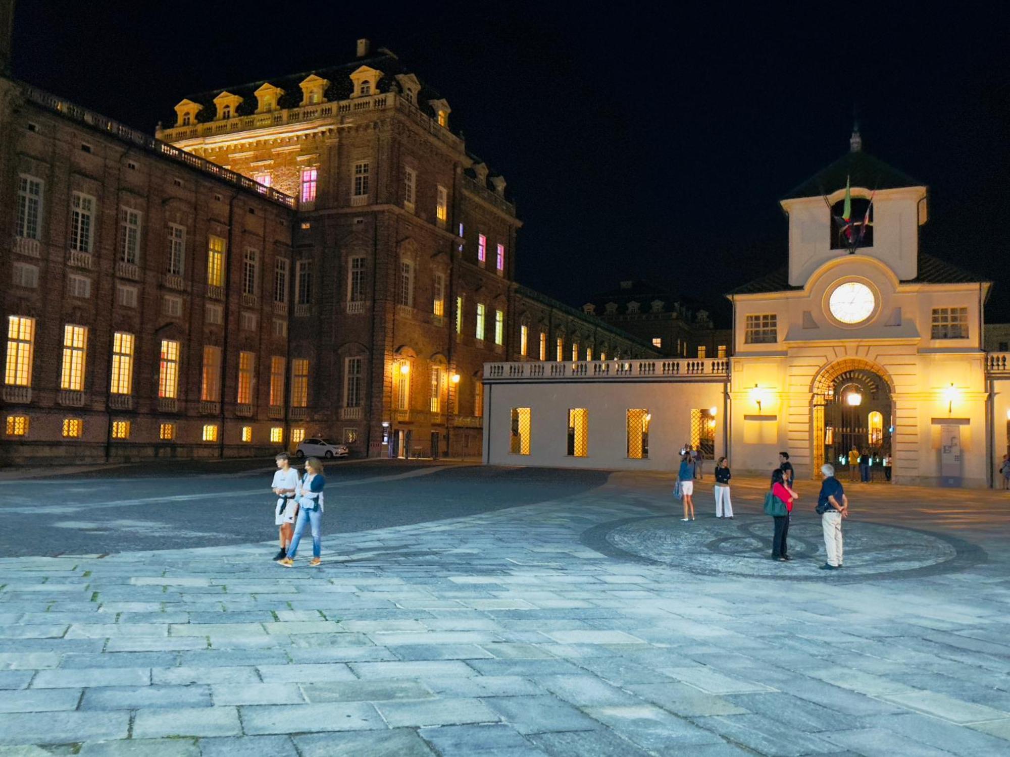 Tra Stadio E Storia - Fronte Allianz Stadium Juventus Venaria Reale Exterior photo